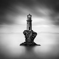 Vuurtoren op de rotsen