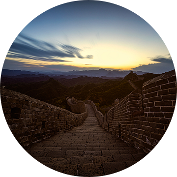 Zonsondergang op de Chineese muur van Michael Bollen