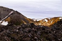 Von Lavafeldern zu schneebedeckten Bergen