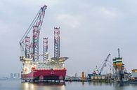 The Seajacks Scylla in the Port of Rotterdam by MS Fotografie | Marc van der Stelt thumbnail