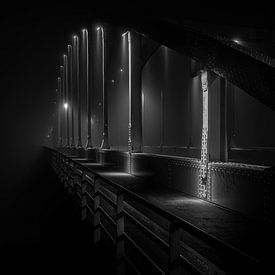 Wilhelminabrug in de mist van Patrick Rodink