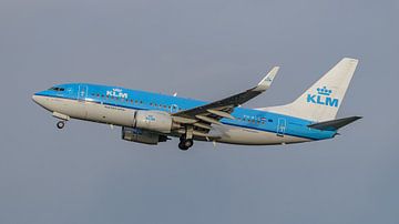 Start eines Passagierflugzeugs vom Typ KLM Boeing 737-700. von Jaap van den Berg
