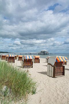 op het strand van Timmendorf aan de Oostzee van Peter Eckert