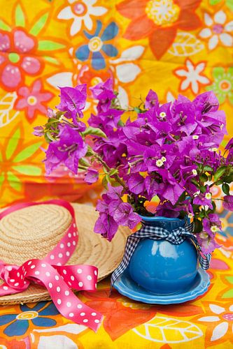 Boeket Bougainvillea en strooien hoed