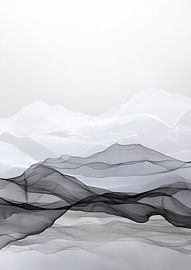 Schwebende Schleier über einer nebligen Berglandschaft