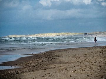 Strand mit Meer von Martijn Tilroe