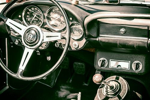 Alfa Romeo 2600 Spider klassieke sportwagen dashboard