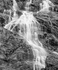 Drei in einem Wasserfall von Karla Leeftink