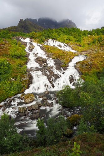 De spectaculaire natuur van Noorwegen - bergen, fjorden en meren in indrukwekkende fotografie.