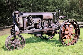 IHC McCormick-Deering Farmall Regular - Rusty tractor from 1930
