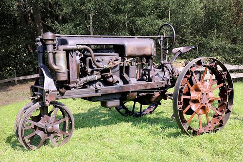 IHC McCormick-Deering Farmall Regular - Rostiger Traktor aus 1930