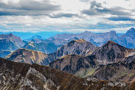 Beeindruckendes Bergfoto vom Kotzen in Hinterriß – eine kraftvolle Alpenlandschaft, geprägt von Fels, Wald und klarer Karwendel-Atmosphäre. Perfekt für alle, die authentische Bergnatur lieben.
