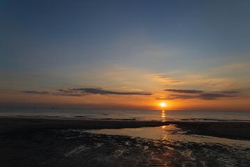 Auch in Katwijk geht die Sonne unter von Kees Pols