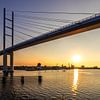 Rügenbrücke (Strelasundquerung) und Stralsund im Sonnenuntergang von Frank Herrmann