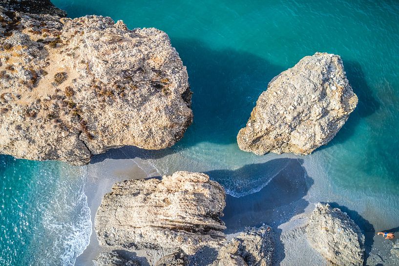 Tussen de rotsen par Bernardine de Laat