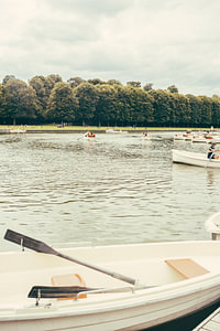 Boote im Versailles-Kanal