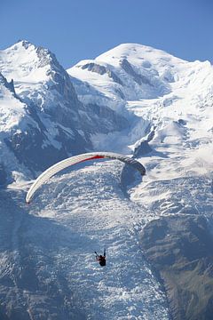 Paragliding Chamonix Mont Blanc by Menno Boermans