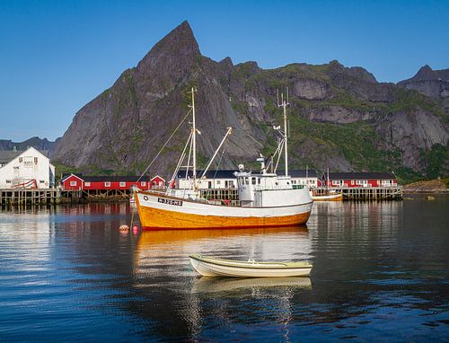 Vissersboot op de Lofoten in Noorwegen.