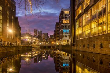 Ochtendgloren in de Rotterdamse binnenstad van Frans Blok