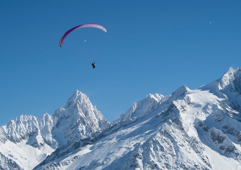 Paraglider in Chamonix van Menno Boermans