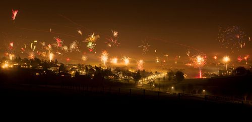 Vuurwerk tijdens Oud en Nieuw 2014-2015 in Simpelveld