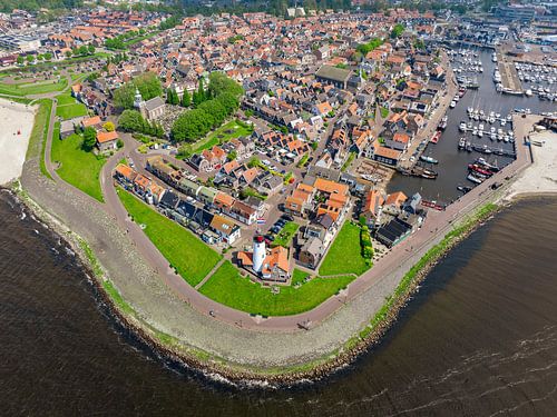 Urk luchtfoto van het voormalige eiland aan het IJsselmeer