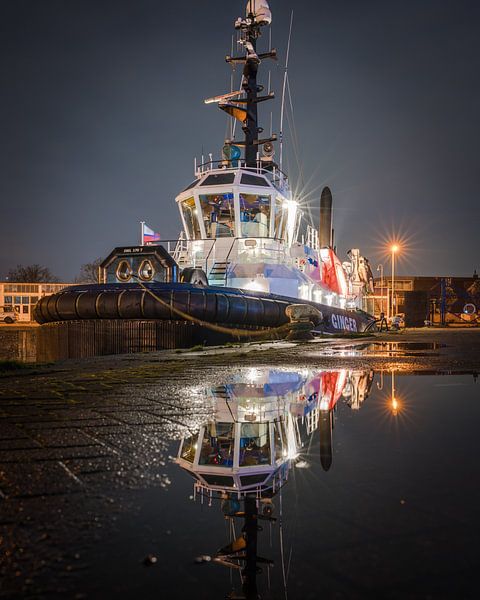 Schlepper VB Ginger Spiegelung stehend von Jan Georg Meijer