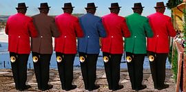 Trompeter am Weihnachtsmarkt von Leopold Brix