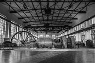 Industrial fabriekshal met grote machines van Patrick Verhoef thumbnail