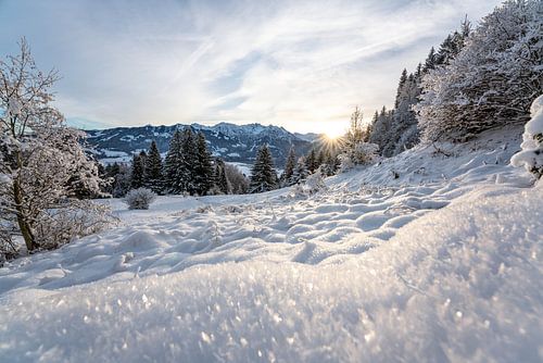Winterstimmung zum Sonnenaufgang bei Bolsterlang von Leo Schindzielorz