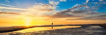 zomerse zonsondergang Nederlandse kust van eric van der eijk