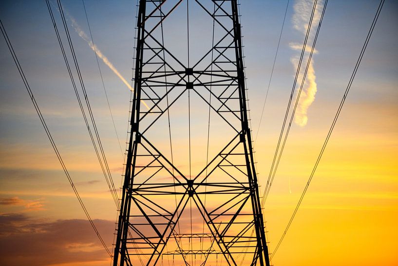 Hoogspanningsmast tijdens zonsondergang van Sjoerd van der Wal Fotografie