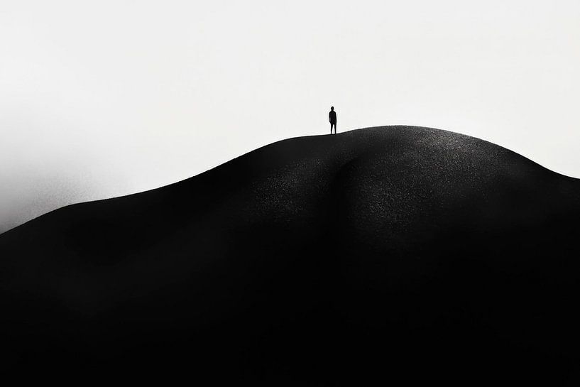 Einsamkeit auf der Hügelkuppe von Poster Art Shop