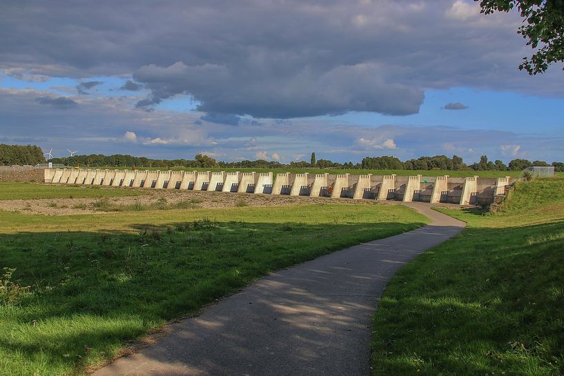 Waterkering in Westervoort van Karlo Bolder