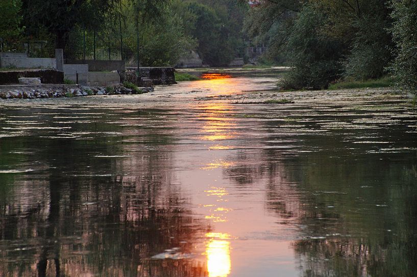 zonsondergang boven rivier van wil spijker