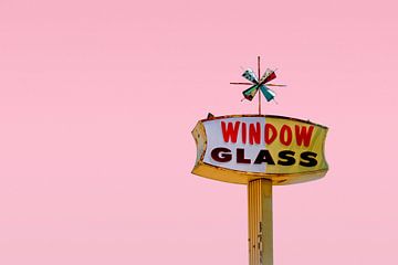 Atomic Pink Starburst Vintage bord van Tom Windeknecht