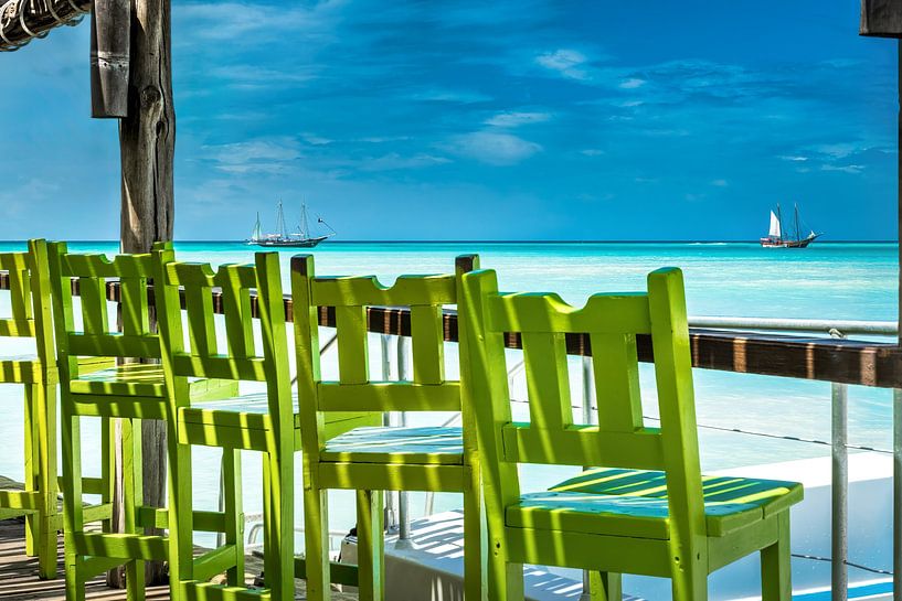 Vue sur la plage et la mer turquoise dans les Caraïbes. par Voss Fine Art Fotografie