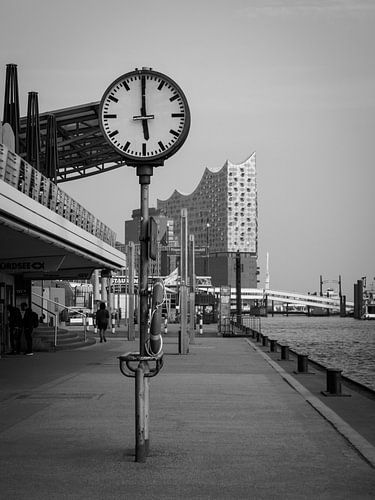 Hamburg Landungsbrücken Elbphilharmonie - Stadt Landschaft Schwarz Weiß