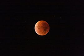Red supermoon lunar eclipse by Roque Klop