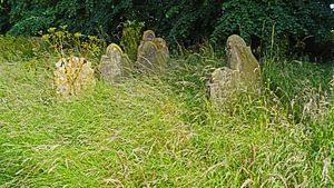 Friedhof mit alten Gräbern an der St. Andrew's Church in Gorleston-on-Sea.