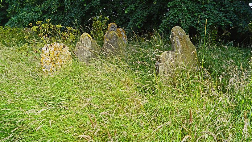 Cemetery with old graves at St. Andrew's Church in Gorleston-on-Sea. by Babetts Bildergalerie