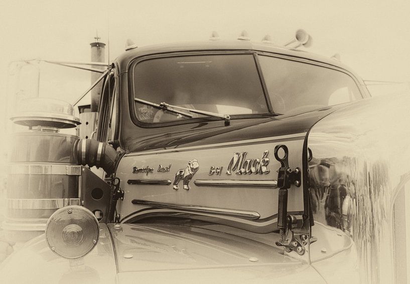 Mack Truck by Willem Woudenberg / Photobywim