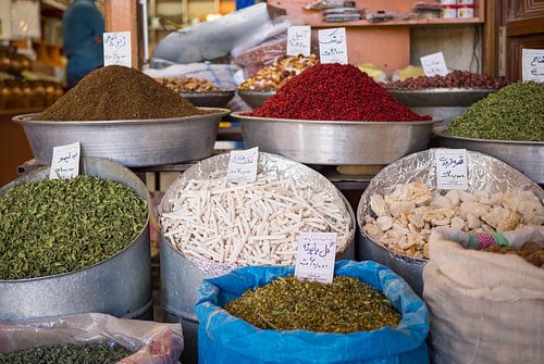 Kruiden en specerijen in de bazaar van Kerman, Iran