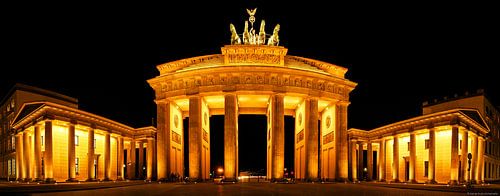 Panorama Brandenburger Tor Berlijn by night.