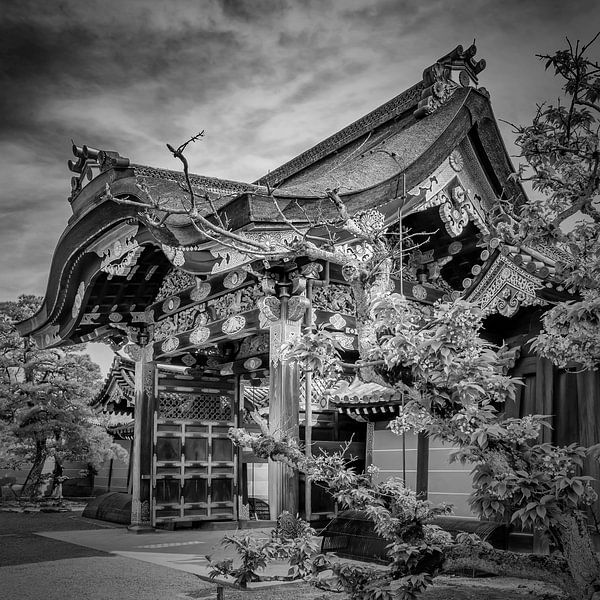 KYOTO Karamon-Tor der Burg Nijo - Monochrom von Melanie Viola