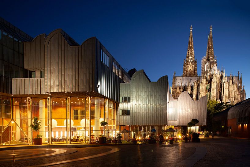 Kölner Dom und Philharmonie bei Abenddämmerung, Köln von Torsten Krüger