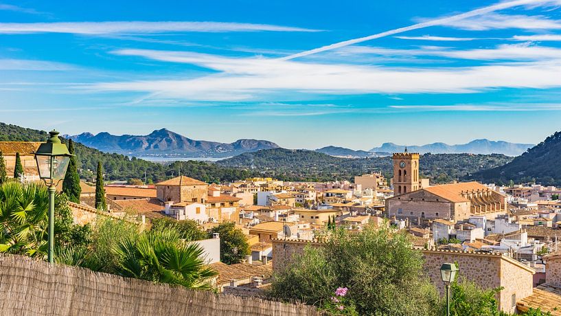 Vieille ville de Pollensa à Majorque, île de la mer Méditerranée en Espagne par Alex Winter