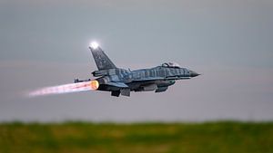 L'équipe de démonstration du F-16 de l'armée de l'air polonaise.