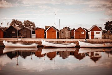Fischerboote im schwedischen Hafen von Yana Kunstfotografie