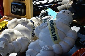 Les bonshommes Michelin au marché aux puces sur Ingo Laue